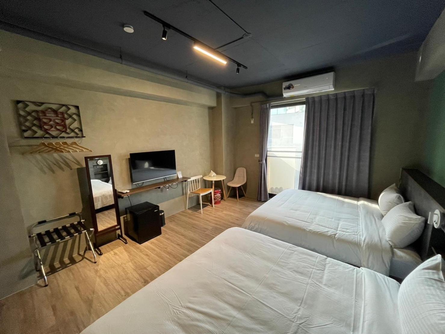 Long Lang Homestay ไถหนาน ภายนอก รูปภาพ